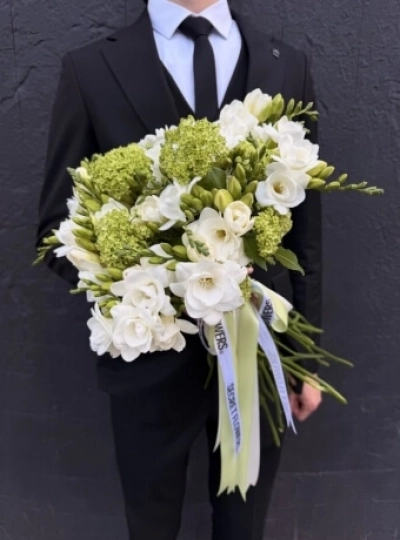 Buchet Eleganță Pură